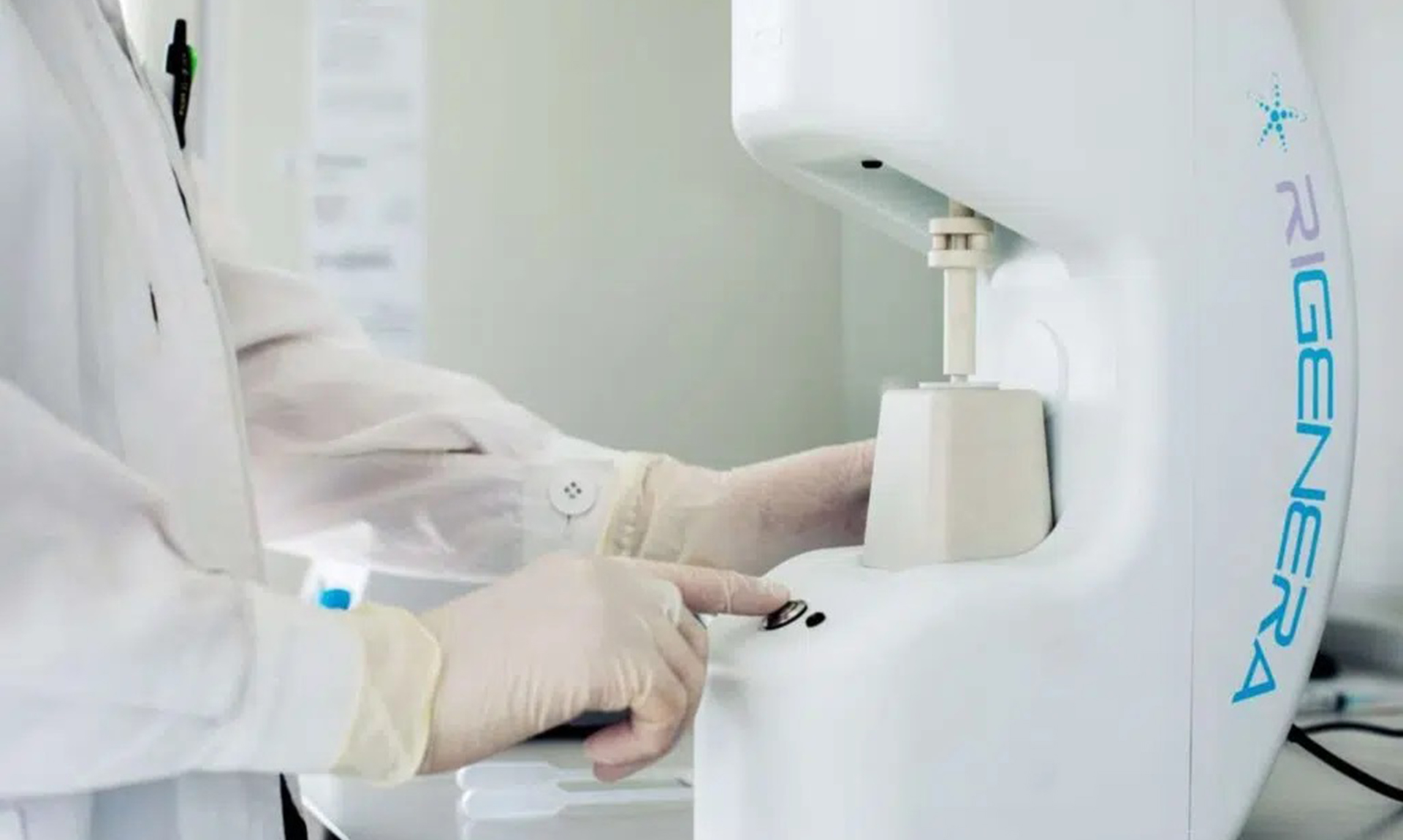 A person pressing a button on a machine used for Regenera Activa treatment - Feathair